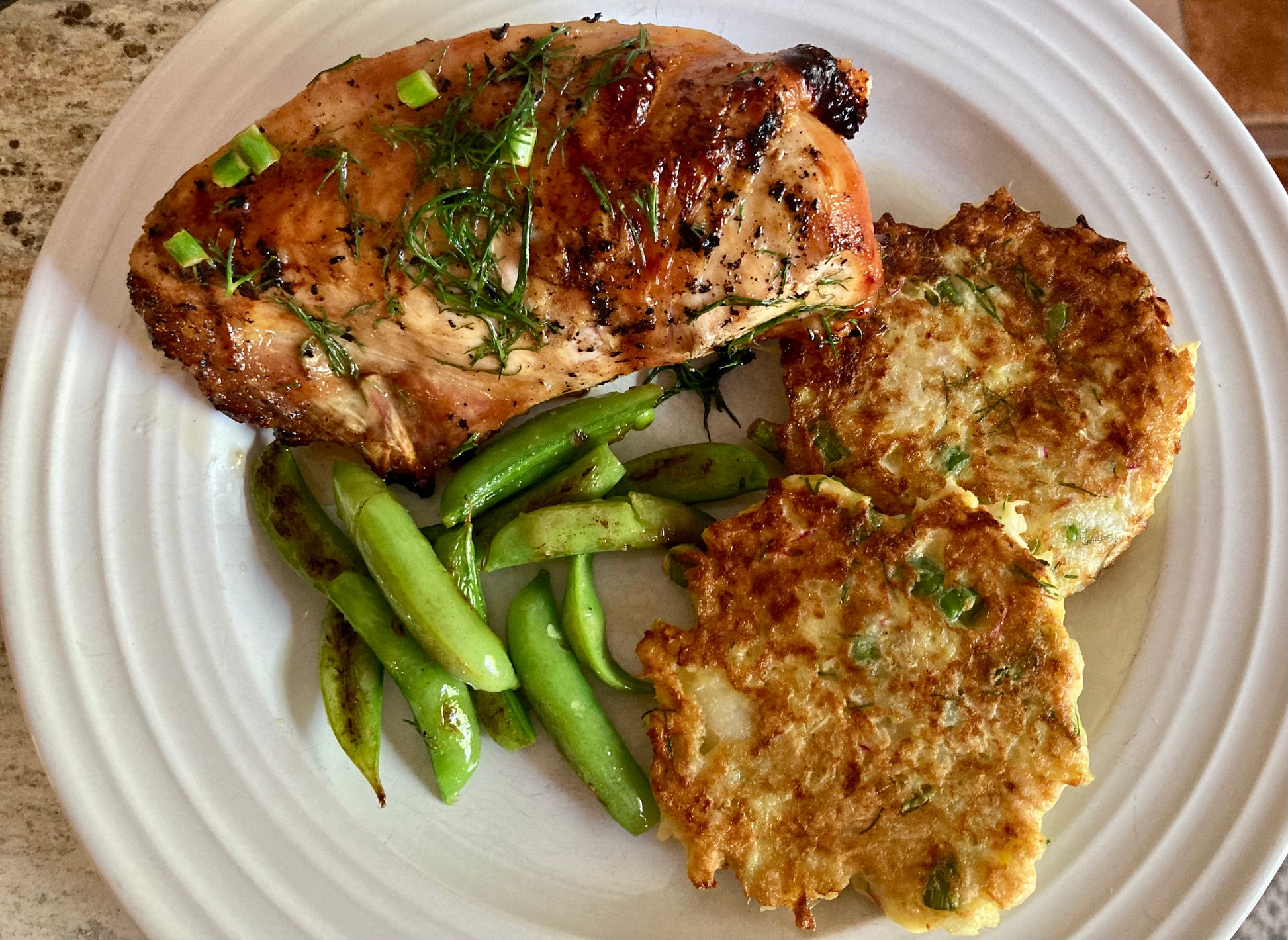 Grilled chicken breast with veggies